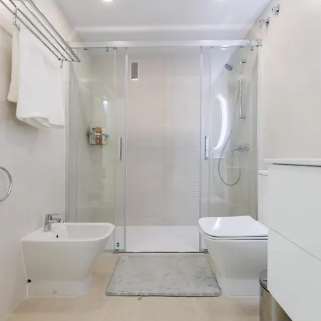 Center Beachfront Sea Views Pool & Parking * 马尔韦利亚