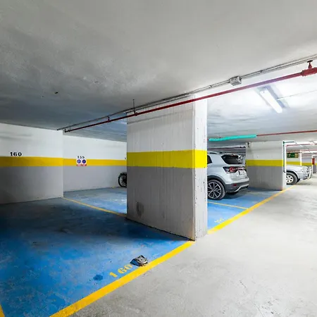 Center Beachfront Sea Views Pool & Parking 马尔韦利亚