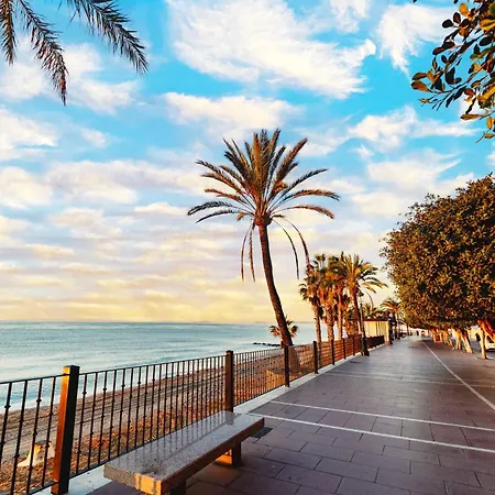 Center Beachfront Sea Views Pool & Parking * 马尔韦利亚